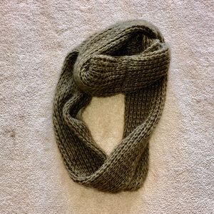 URBAN OUTFITTERS Knit Scarf